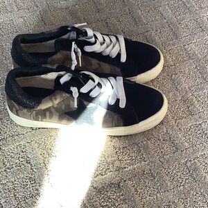 Steve Madden Claris Star Court Sneaker